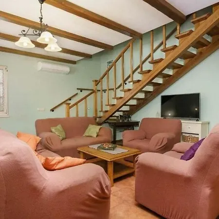 Casa Clara Comfortable Holiday Kastelir