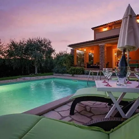 Casa Clara Comfortable Holiday Vila Kastelir