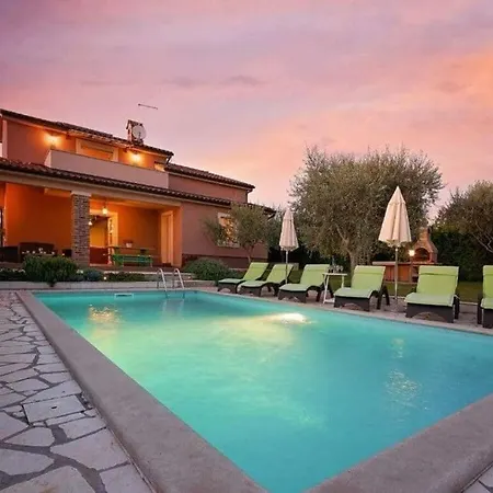 Casa Clara Comfortable Holiday Kastelir